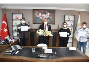 1. Yılını Dolduran Başkana Sosyal Mesafeli Ziyaret