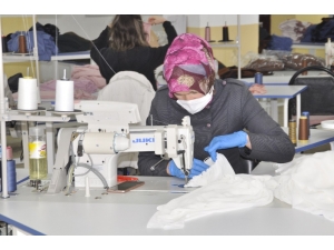Şuhut’ta Bir Ay Önce Kurulan Tekstil Fabrikası Maske Üretmeye Başladı