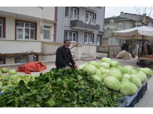 Tezgahlar 3 Metre Aralıkla Kuruldu