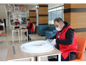 Kahta Gençlik Merkezi Siperlik Maske Üretiyor