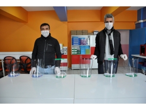 Yüksekovalı Öğretmenlerden Siperlik Maske Üretimi