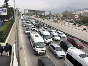 "Evde Kal" Çağrısına Uymayanlar Trafiği Kilitledi