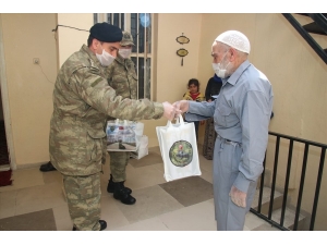 Msb, Şehit Ve Gazi Aileleri İle 65 Yaş Üzeri Vatandaşlara Yaşam Malzemesi Dağıttı