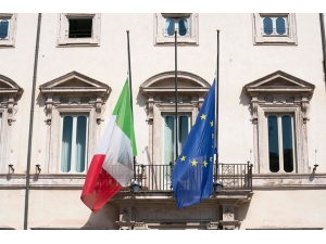 İtalya, Korona Virüs Nedeni İle Hayatını Kaybeden Vatandaşları İçin Yas Tuttu