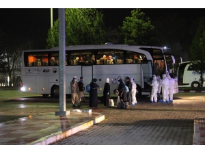 Karamanlı 64 Umreci Yakınlarına Kavuştu