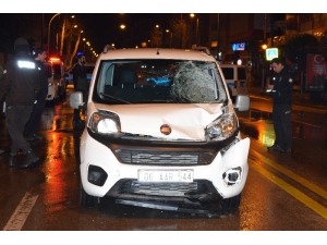 Malatya’da Hafif Ticari Aracın Çarptığı Genç Ağır Yaralandı
