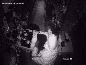 Korona Virüsü Fırsat Bildiler, Kafeyi Soydular