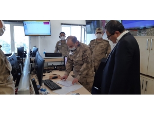 Giresun Valisi Alo 156 Jandarma Çağrı Merkezinde İncelemelerde Bulundu