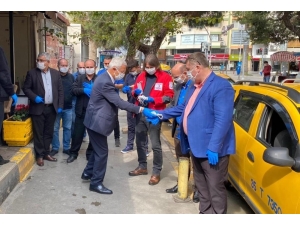 İzmirli Taksicilere Maske Ve Eldiven