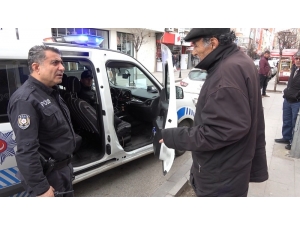 86 Yaşındaki Vatandaş: “Araba Benziyor Yakıyor Devlete Zarar Vermeyelim”