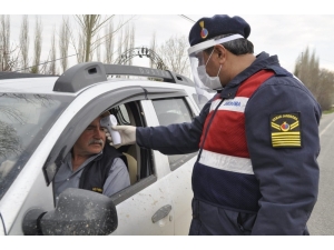 Şuhut Jandarmasından 4 Noktada Korona Virüs Denetimi