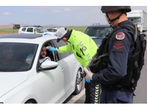 Polis Ve Jandarma Tüm Araçları Durdurdu, Tek Tek Ateş Ölçtü