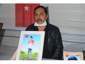 Hdp Önündeki Ailelerin Evlat Nöbeti 212’nci Gününde