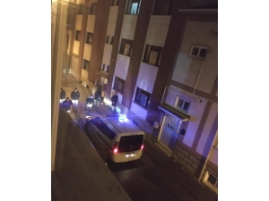 Park Halindeki Otomobillere Zarar Verip Kaçtılar