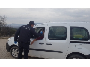 İlçe Girişinde Sürücüler Kızılötesi Ateş Ölçerler İle Kontrol Ediliyor