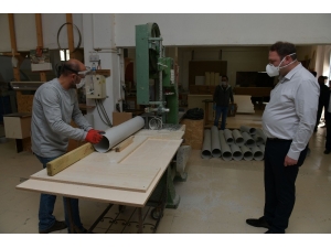 Mühendis Başkanın İcadı: Pvc Borusundan Yüz Siperliği