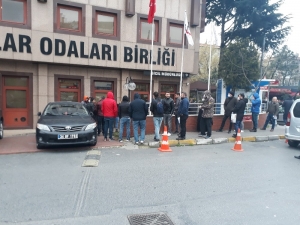 Kredi Desteğine Gelen Vatandaşlar Sosyal Mesafe Kuralına Uymadı
