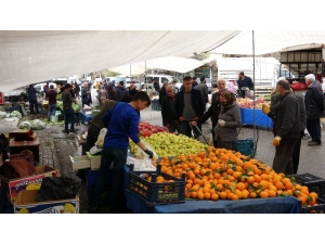 Adıyaman’da Pazarlarda İnsan Yoğunluğu