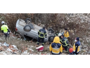 Otomobil Uçuruma Yuvarlandı: 1 Yaralı