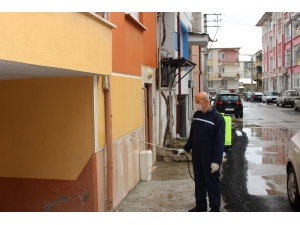 Karamanlı Muhtar, Mahallesini Dezenfekte Etti