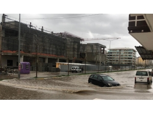 Batman’da Şiddetli Yağmur Yolları Göle Çevirdi