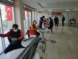 Siirt’te Antrenörler Maske Üretimine Başladı
