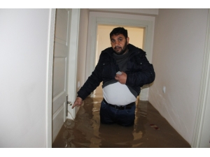 Diyarbakır’da Sağanak Yağış Nedeni İle Evler Su Altında Kaldı