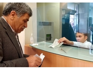 Hataylı Tır Şoföründen Örnek Davranış