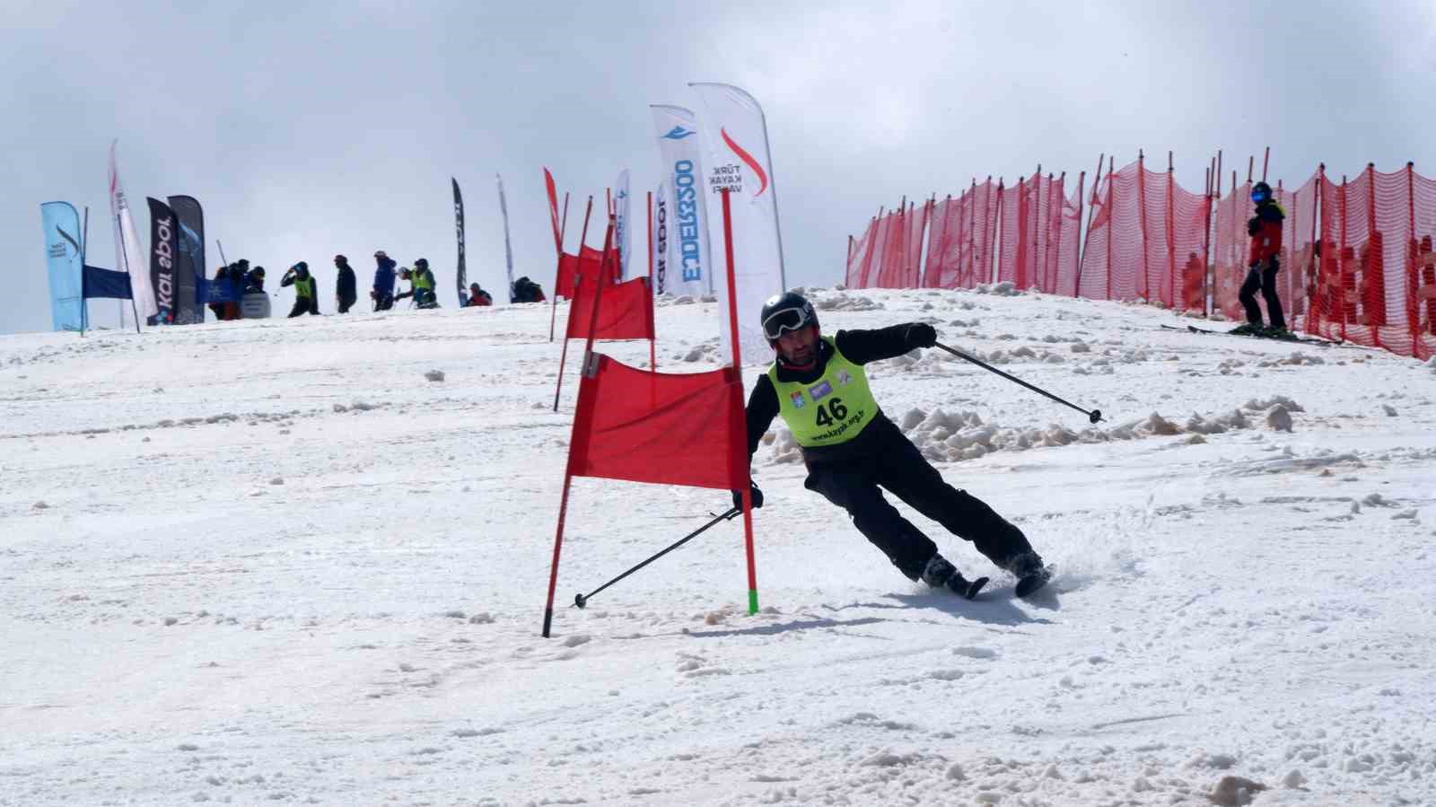 erzurum-da-haziran-ayinda-kayak-keyfi