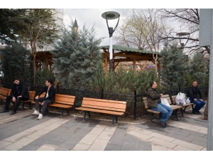 Bu İlçede 3 Kişi Yan Yana Yürüyemiyor