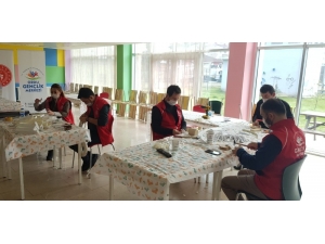 Gençlik Merkezleri Maske Üretiyor