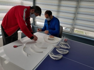 Kaynarca’da Ki Sağlıl Çalışanlarının Maskeleri Gençlik Merkezinden