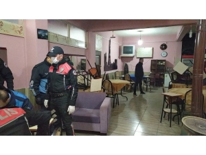 Avcılar’da Yasağa Rağmen Açık Olan Kıraathaneye Baskın