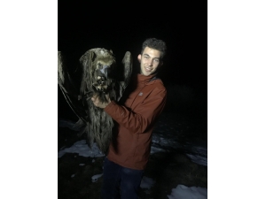 18 Yaşındaki Genç Yaralı Akbabayı Sağlığına Kavuşturdu