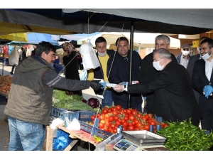 Başkan Demirtaş’tan Pazar Esnafına Tıbbi Maske Ve Eldiven