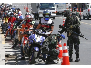 Duterte’den Korona Yasaklarına Uymayanların Vurulacağı Uyarısı