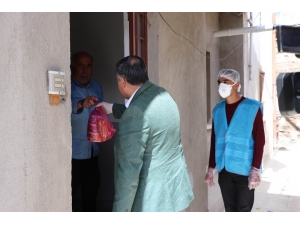 Sıcak Yemekler Evinden Çıkamayan Yaşlıların Ayağına Götürülüyor