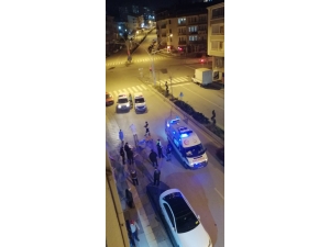 Sinir Krizi Geçiren Şahıs Polise Ve Sağlık Ekiplerine Zor Anlar Yaşattı