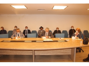 Antalya’da Sosyal Mesafeli Maskeli İhale İmza Töreni