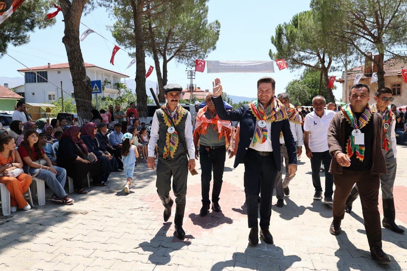 10-cagirgan-yoruk-turkmen-senligi-yogun-katilimla-gerceklesti