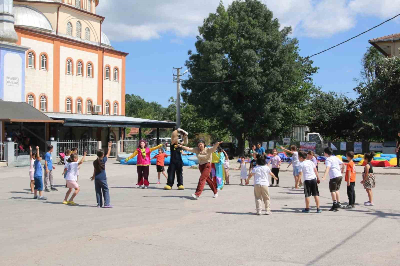 korfez-de-yaz-ayini-renklendiren-senlik