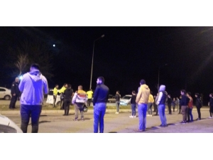 Sokak Ortasında Dansöz Oynatarak Doğum Günü Partisi Yapan Gençlere Polisten Baskın