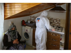 Türkçe Konuşmayı Bilmeyen 77 Yaşındaki Hanım Teyzenin Yardımına Belediye Koştu