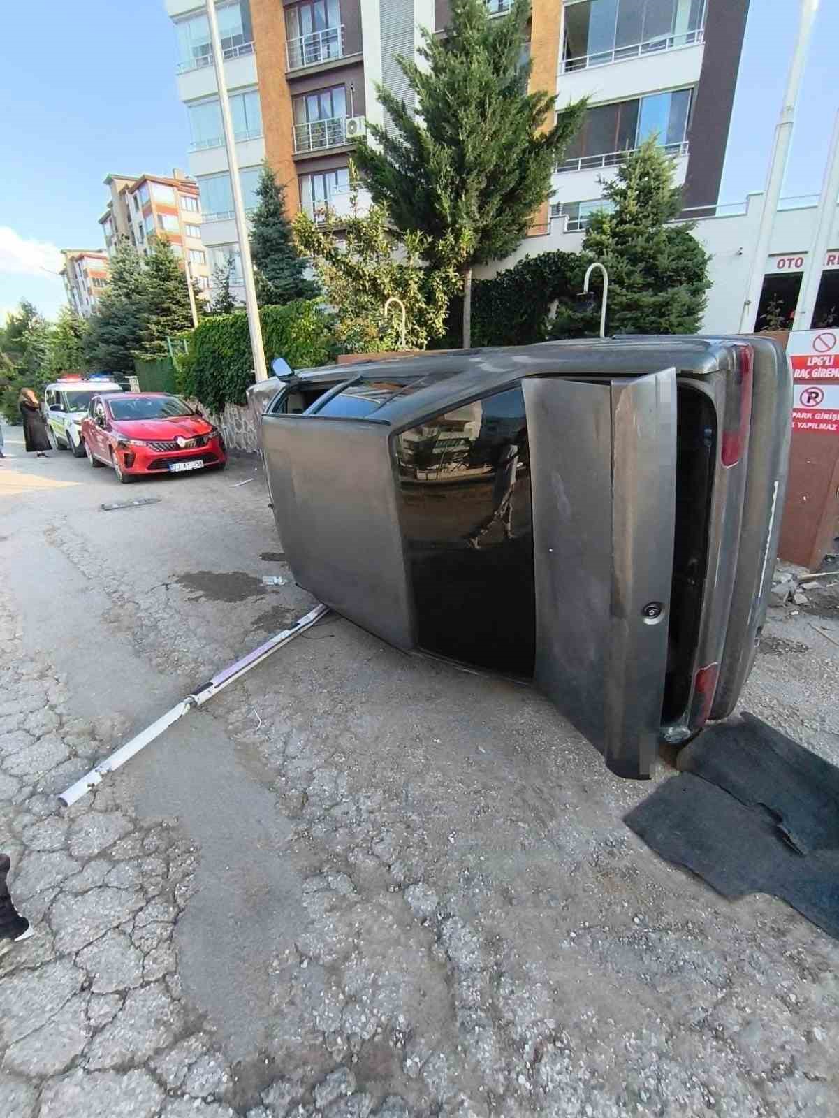 elazig-da-otomobil-yan-yatti-1-yarali