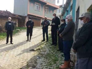 Köylüler Korona Virüsün Defi İçin Kurban Kesti