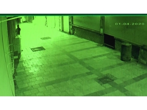 21 Saniyede 15 Bin Liralık Soygun Yaptı