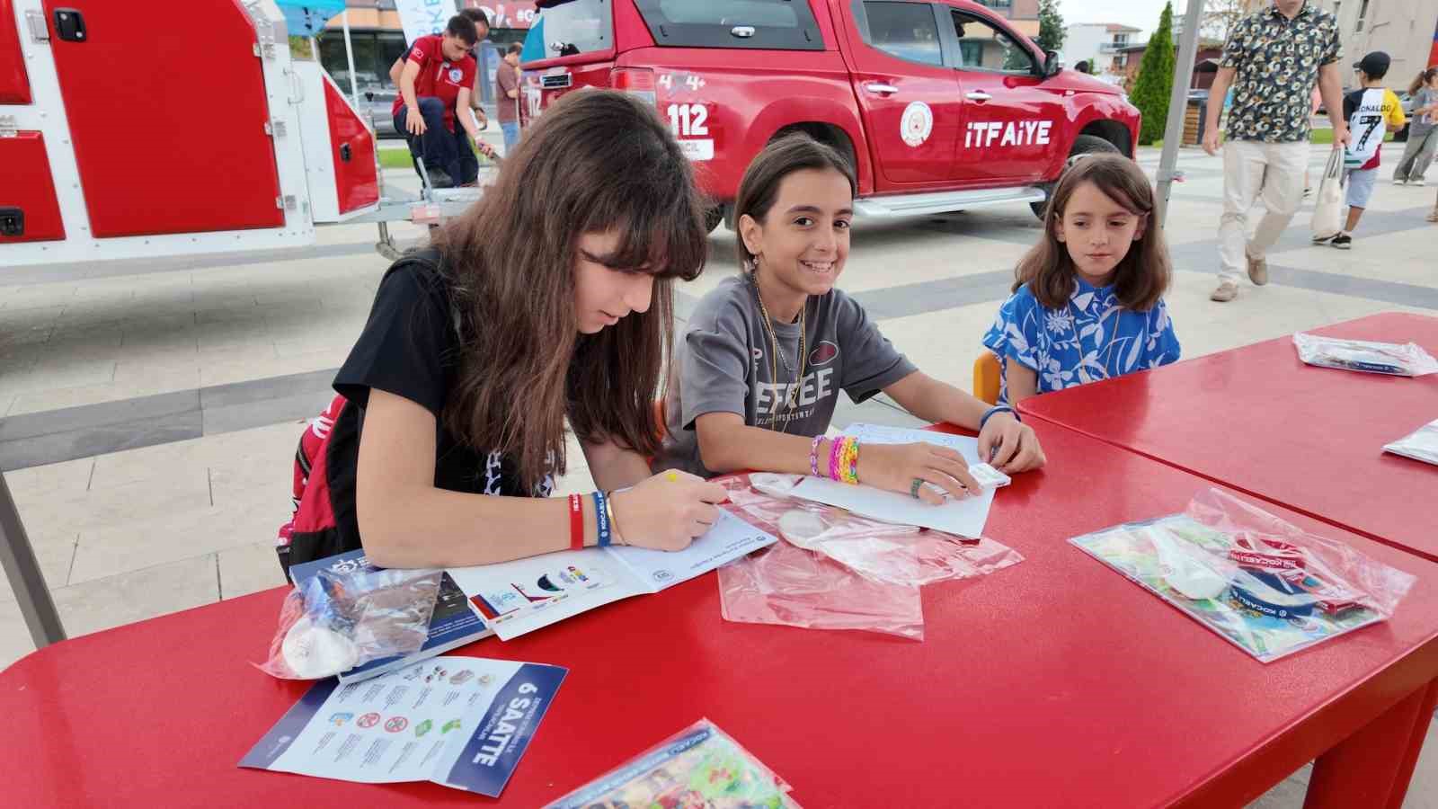 basiskele-de-genclere-yonelik-afet-farkindalik-programi-duzenlendi