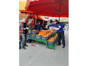 Dilovası’nda Pazarcı Esnafına Maske Ve Eldiven Dağıtıldı