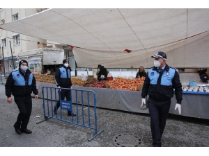 Ümraniye’de Pazarların Giriş Çıkışları Bariyerlerle Ayrıldı