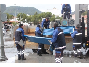 Muğla’da Oturma Bankları Kaldırılıyor